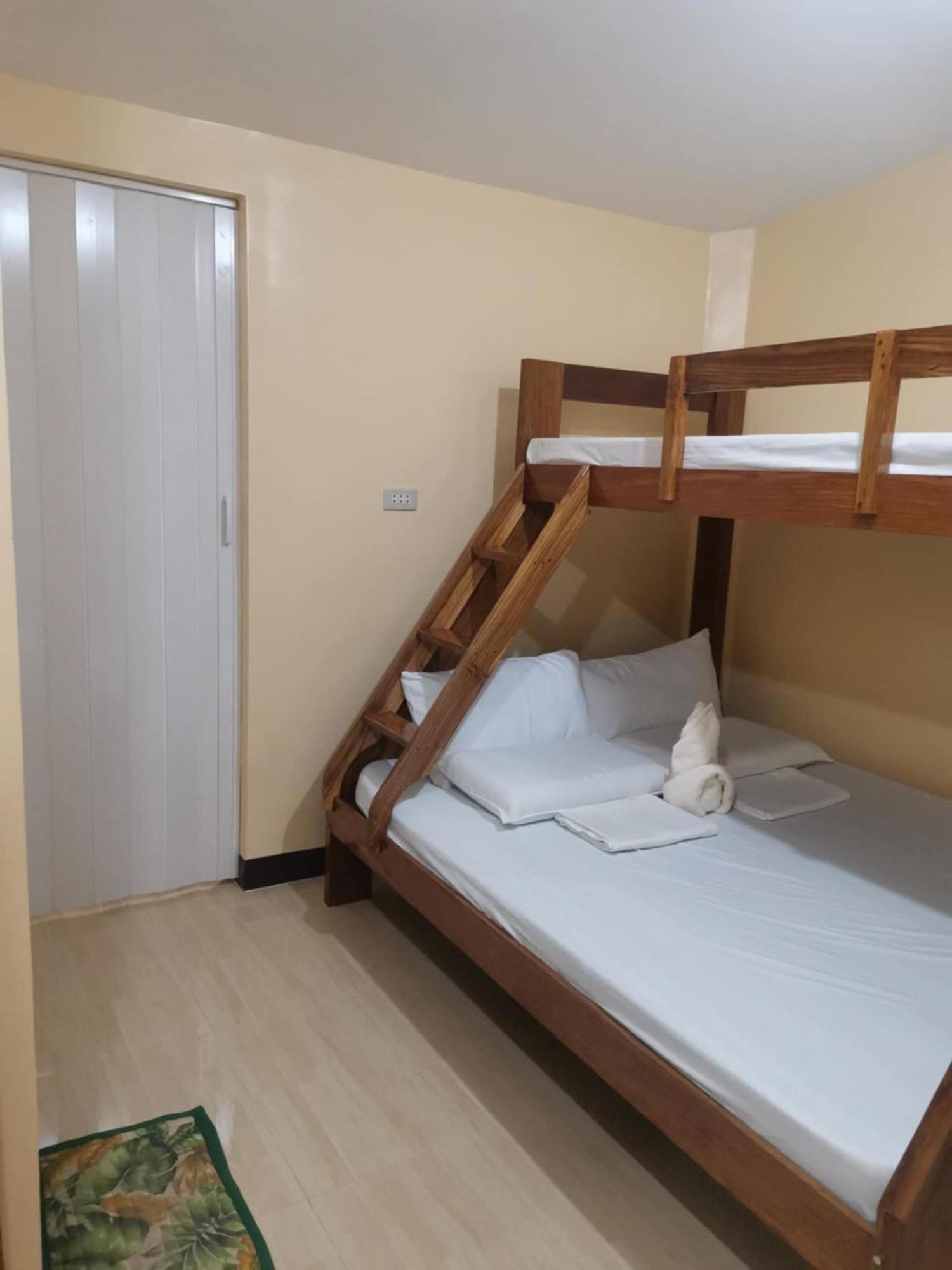 קורון Jaijai'S Backpackers Inn מראה חיצוני תמונה